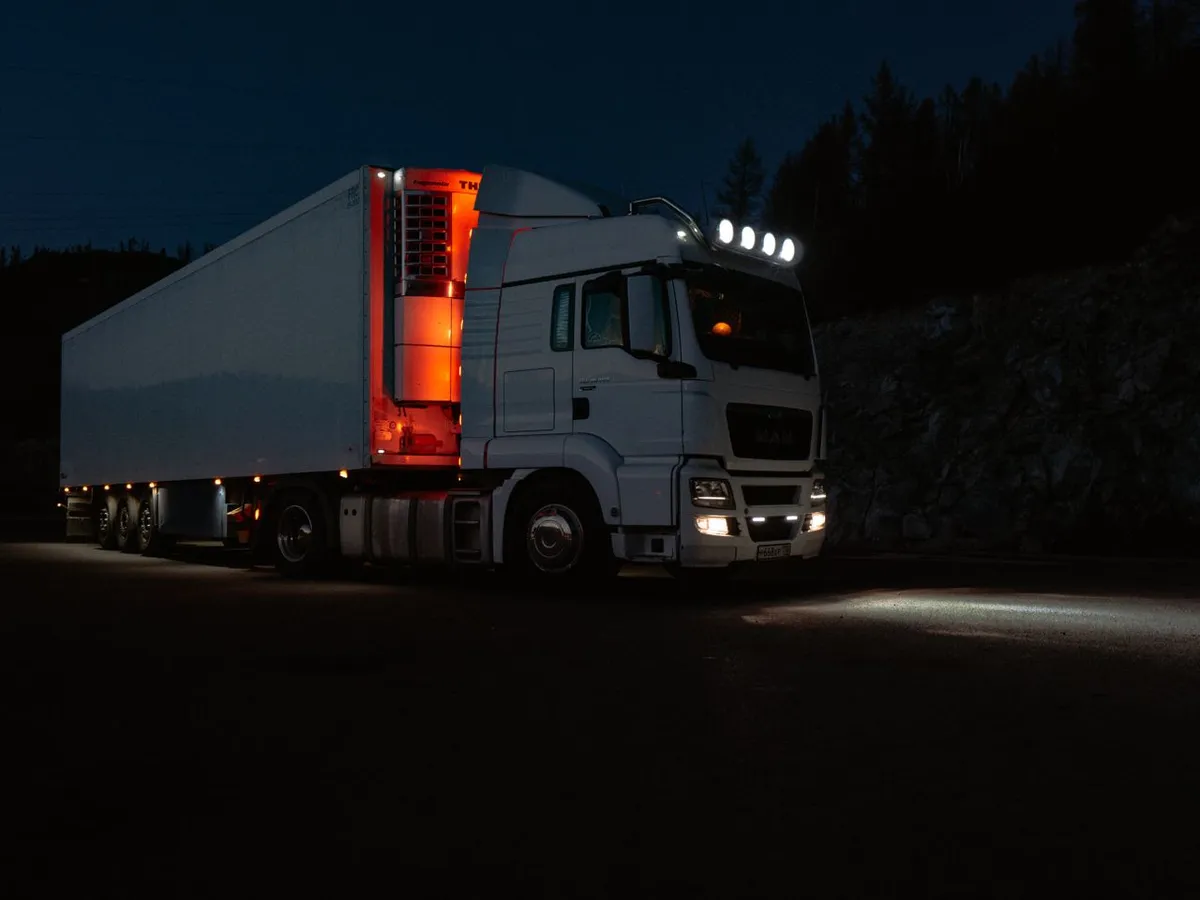 Trailer lighting and wiring guide - truck with full lighting at night